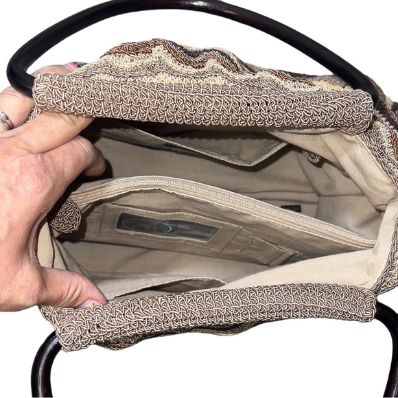 Nine West Vintage Crochet Knit Beach Chevron Wooden Top Handle Hobo Bag - Picture 9 of 14